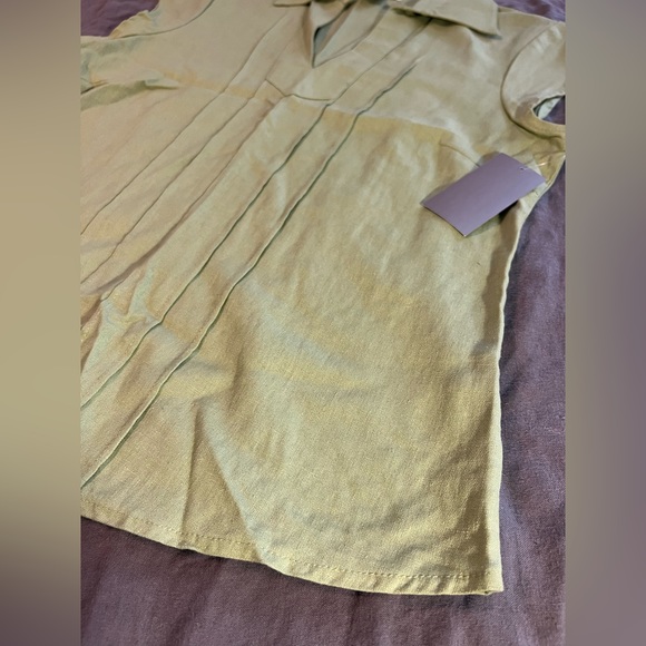 Buttons — Vintage Linen Blend Cap Sleeve Top - Picture 4 of 6
